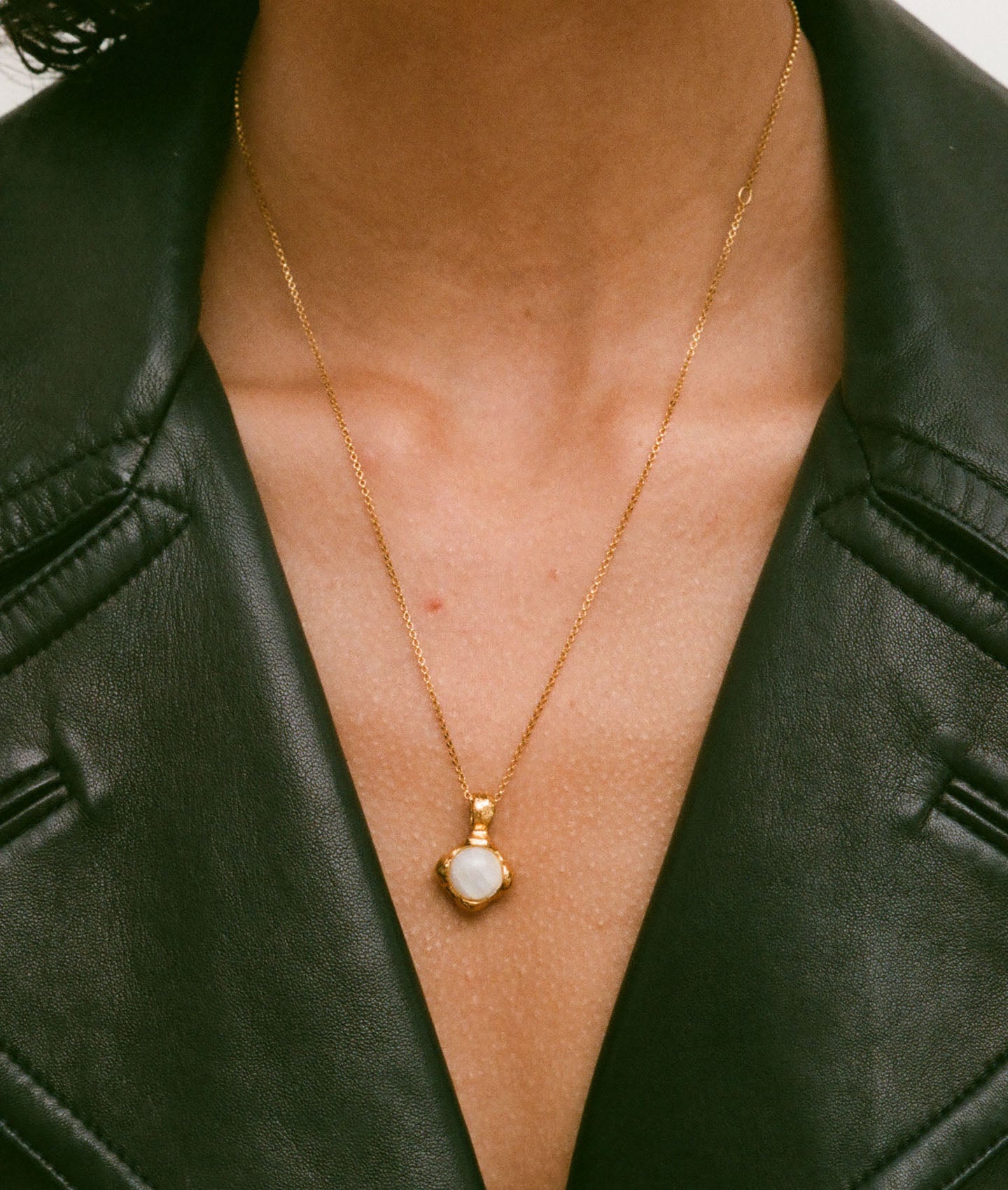 Alighieri Lunar Fragment collier pierre de lune plaqué or