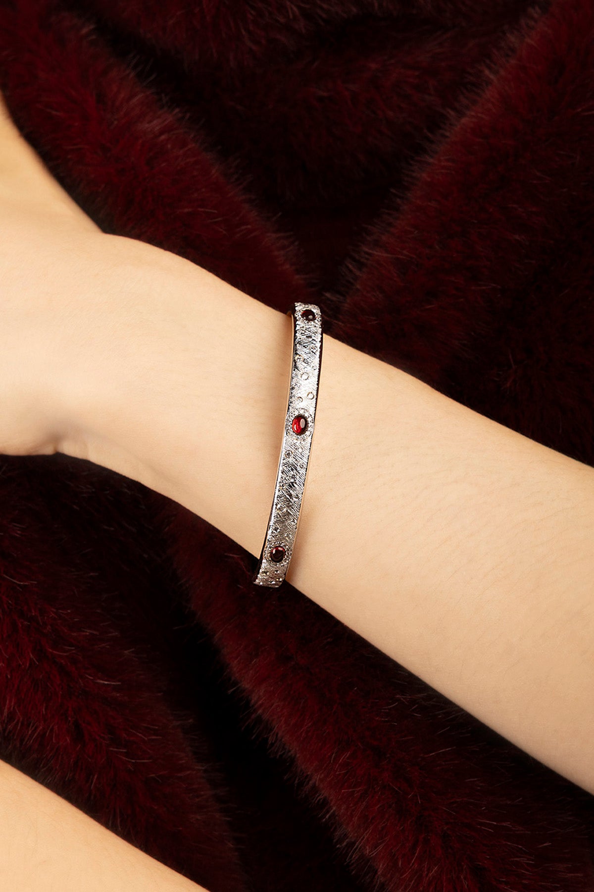 APM Monaco Automne Les Cabochons bracelet jonc bordeaux