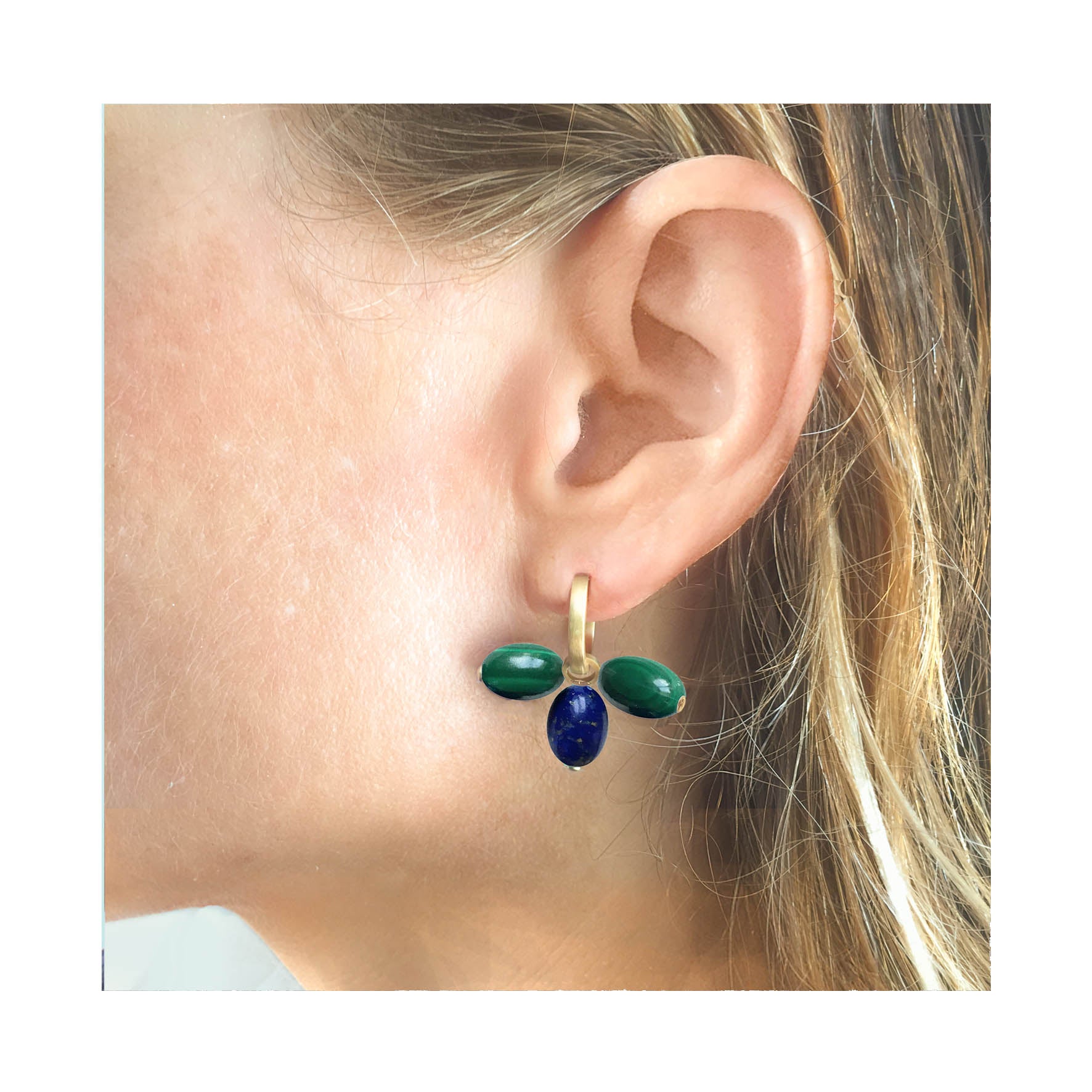 Aimée Aimer Tiare créole or jaune malachite lapis paire