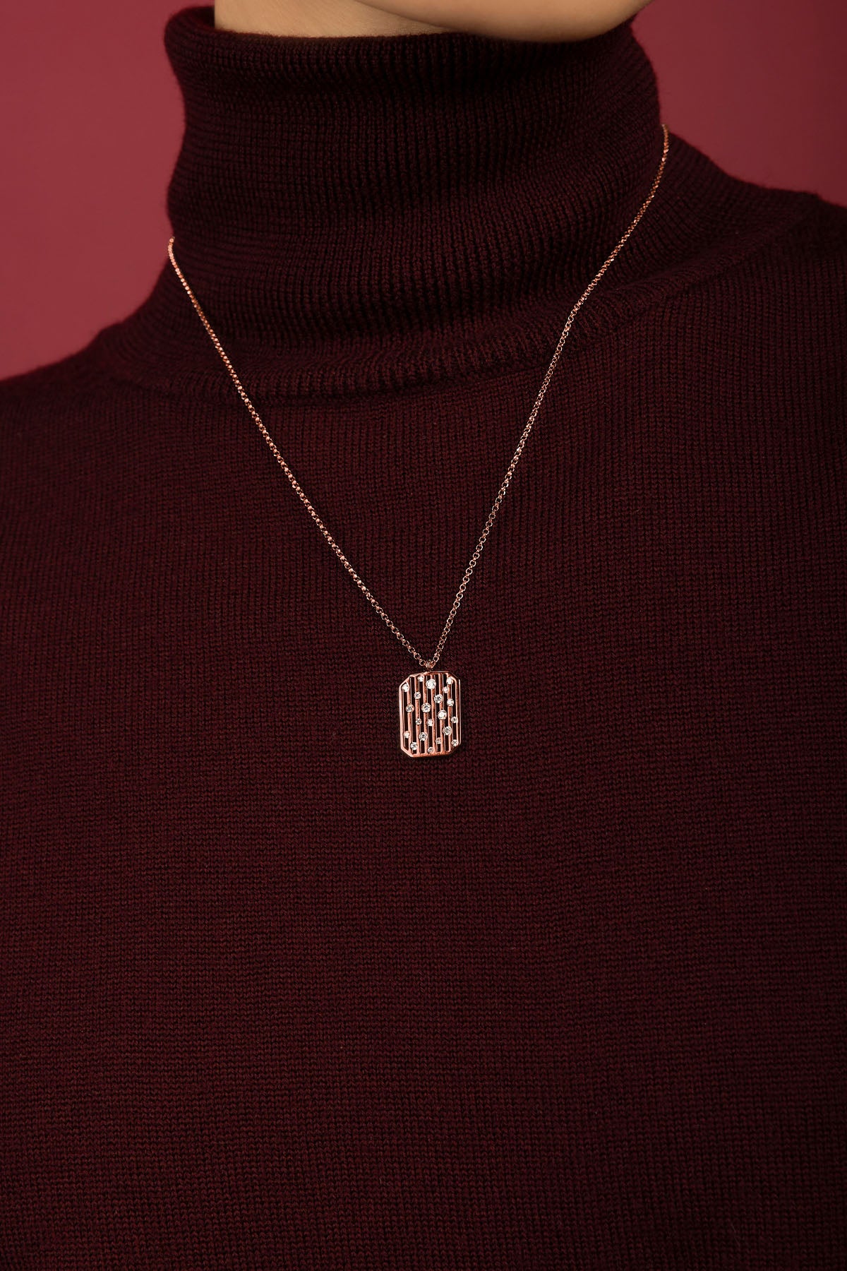 APM Monaco Automne Graphique collier plaque or rose zircon
