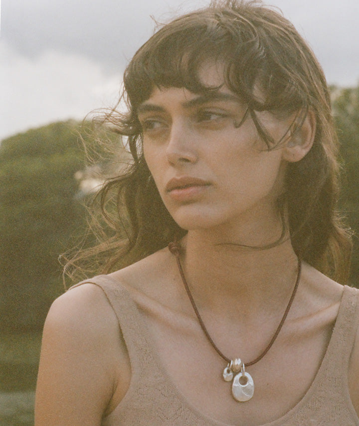 Alighieri Reader on the Shore choker cuir bordeaux argent