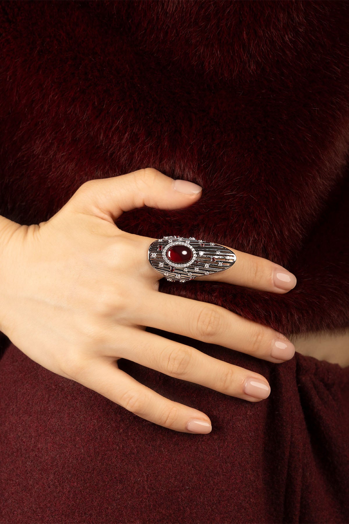 APM Monaco Automne Les Éventails bague large bordeaux