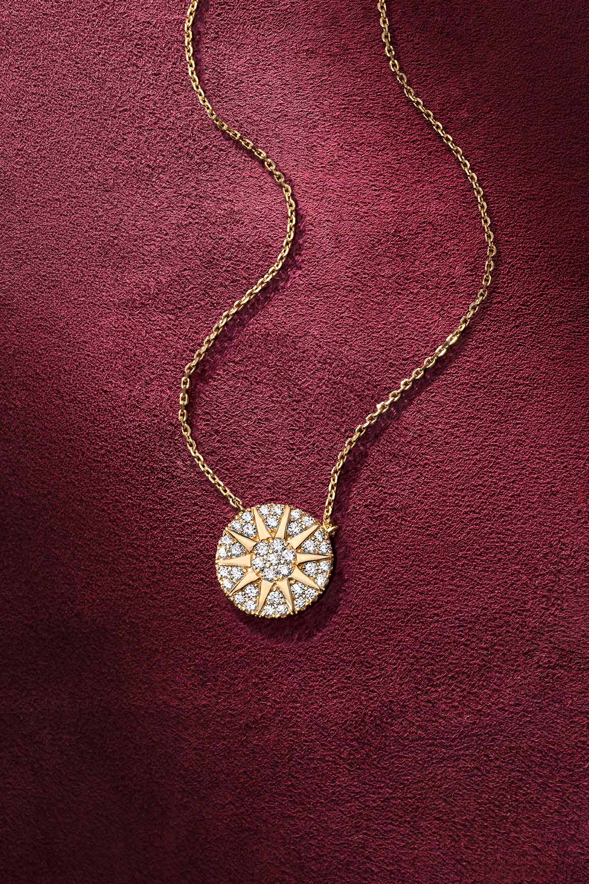 APM Monaco Soleil collier pendentif doré zircon 41-45 cm