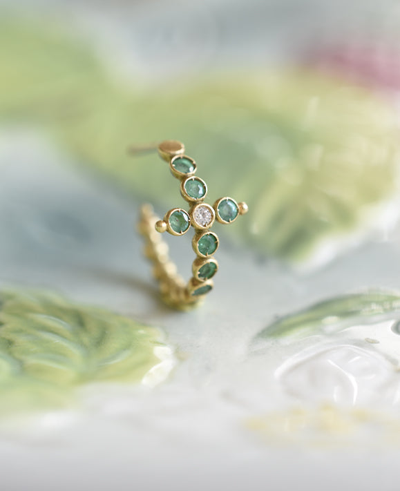 Aimée Aimer Folles Iguazu créole or jaune émeraudes diamant paire