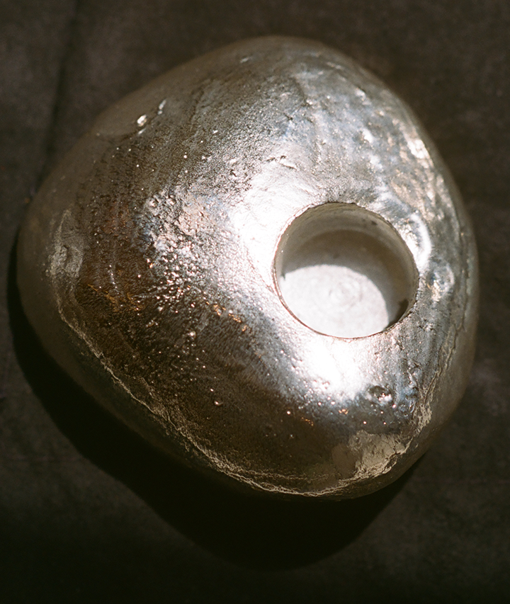 Alighieri Casa Floating Pebble bougeoirs galet avec bougies