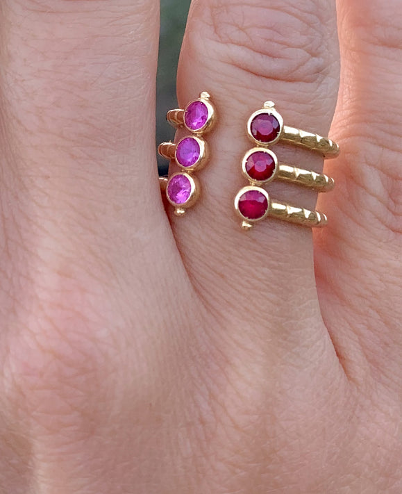 Aimée Aimer Folles Iguazu triple bague or jaune saphir rose