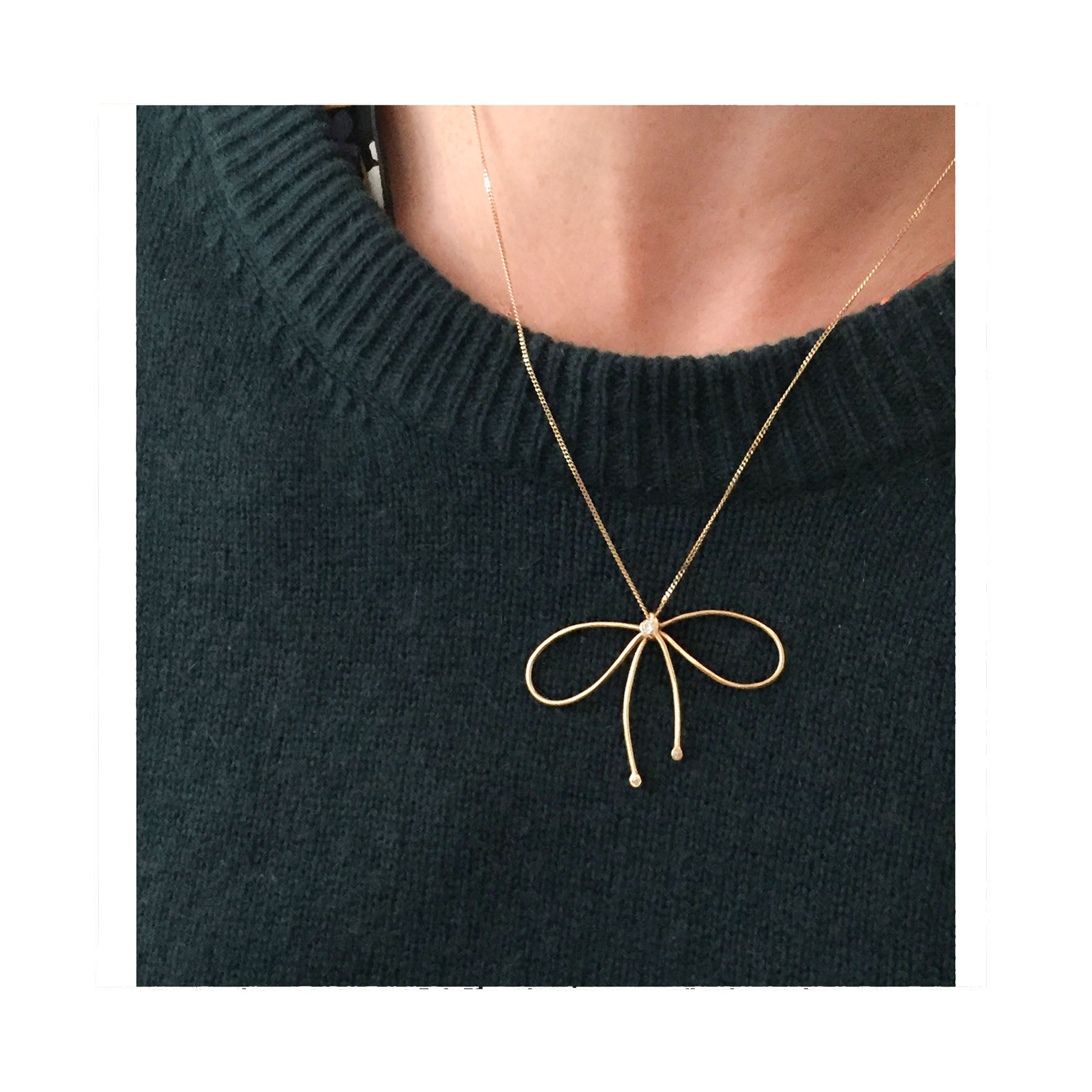 Aimée Aimer Nœud de Paris collier or jaune diamants bleu marine