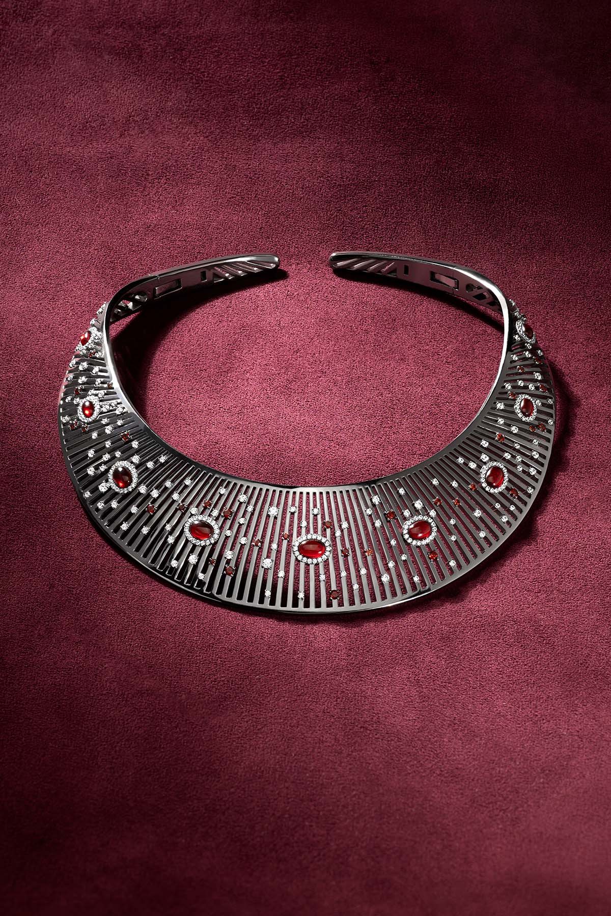 APM Monaco Automne Les Éventails collier choker statement bordeaux