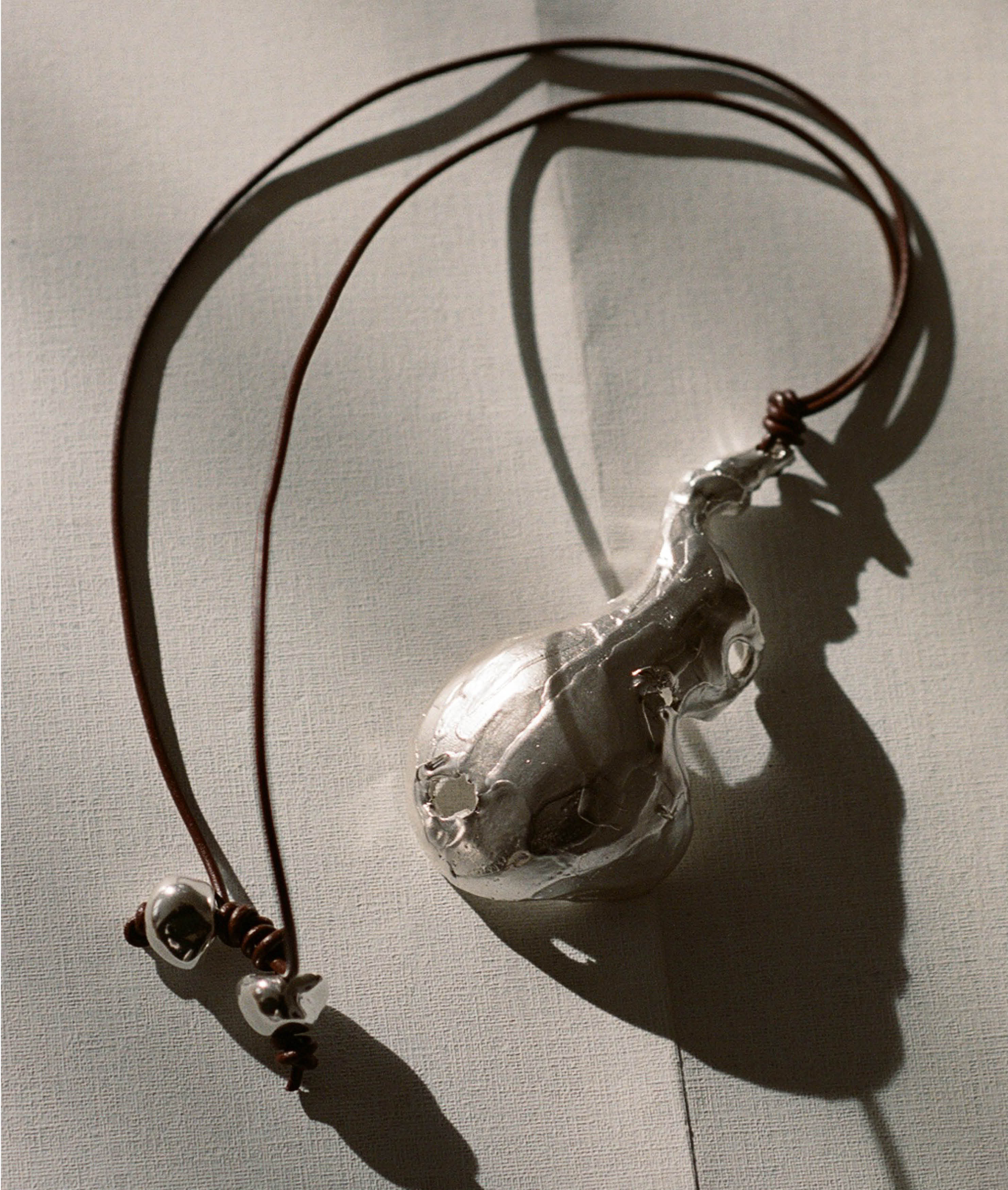 Alighieri Bones of Rebirth collier argent cordon cuir
