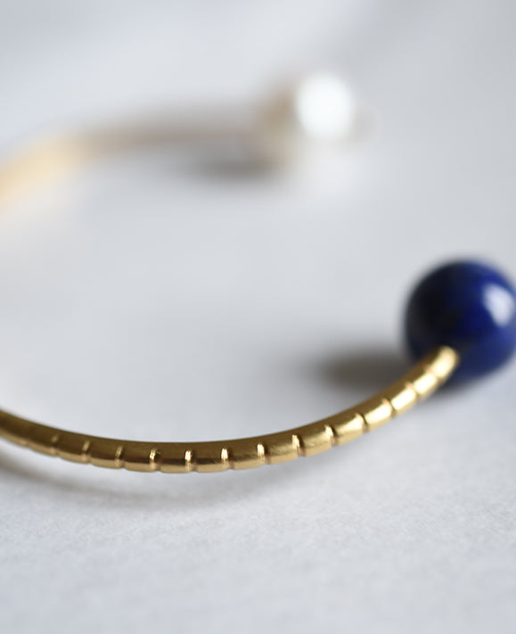 Aimée Aimer Chance bracelet jonc or perle lapis taille S