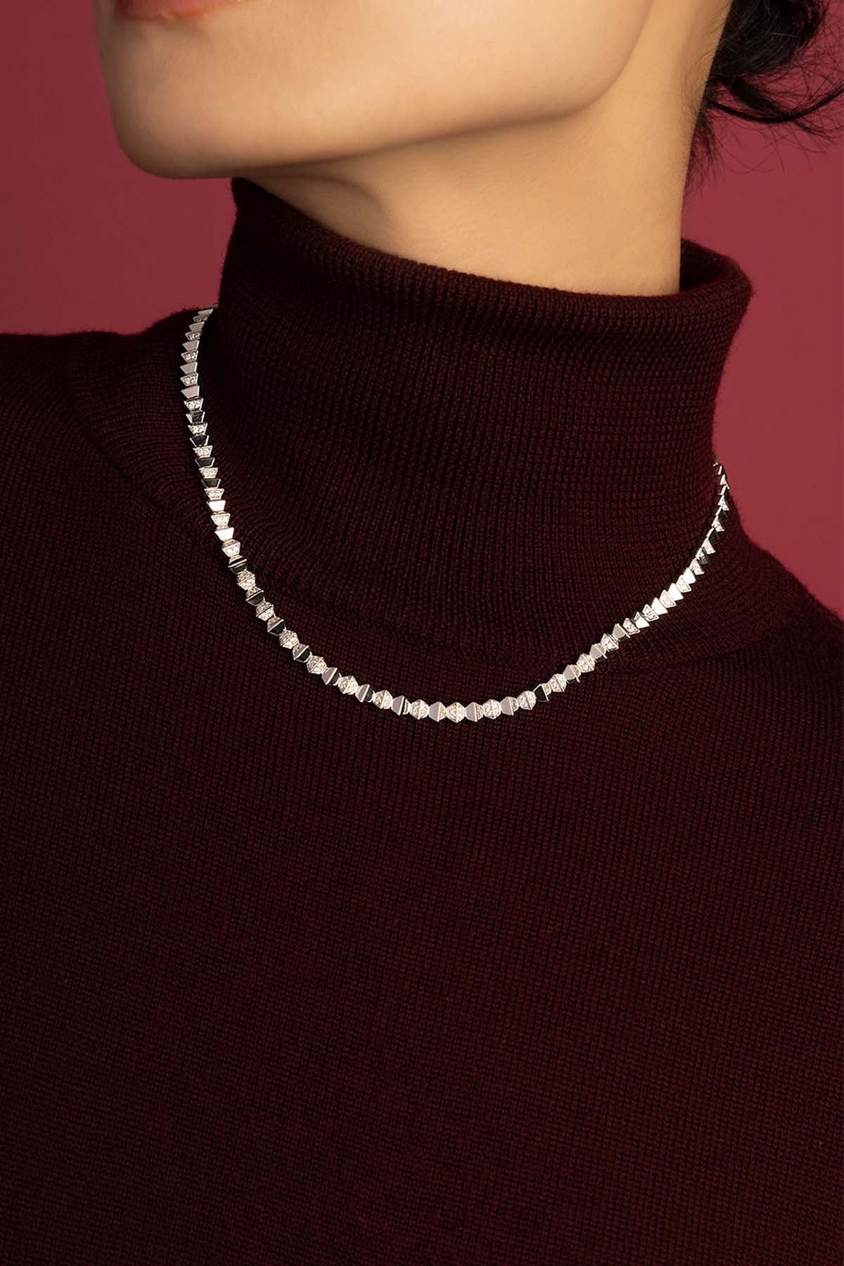 APM Monaco Yacht Club Up and Down collier ras de cou blanc 40 cm
