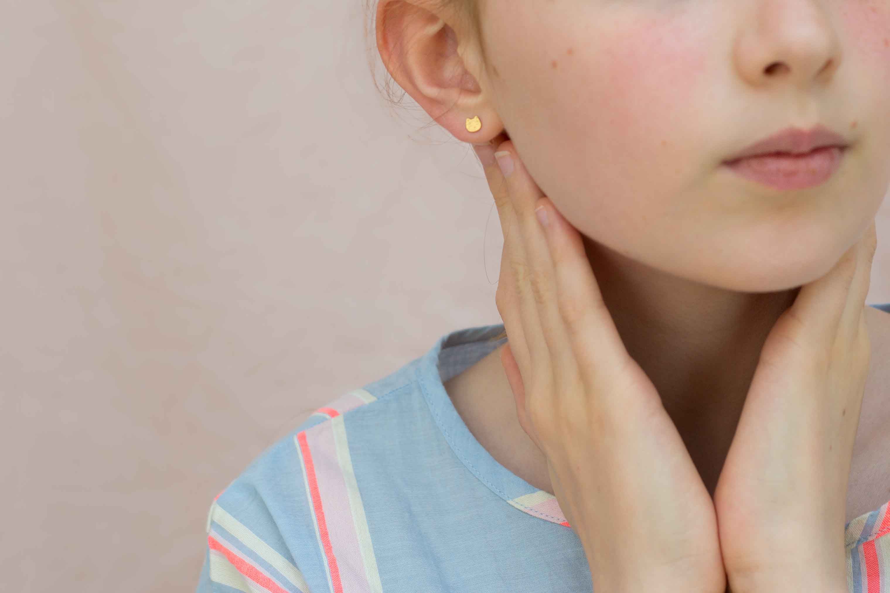 Adorabili Manekineko boucles d'oreilles laiton doré or fin