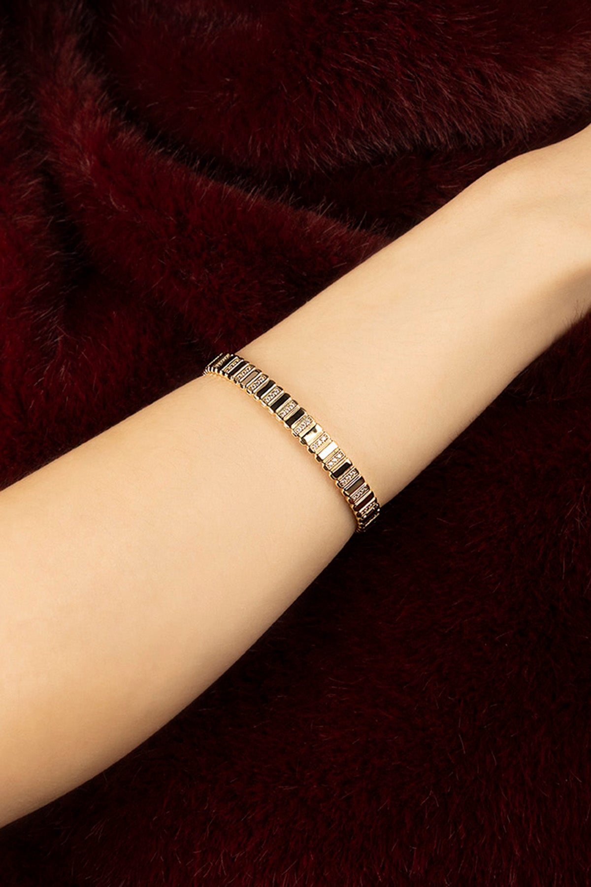APM Monaco Automne Graphique bracelet jonc doré taille M
