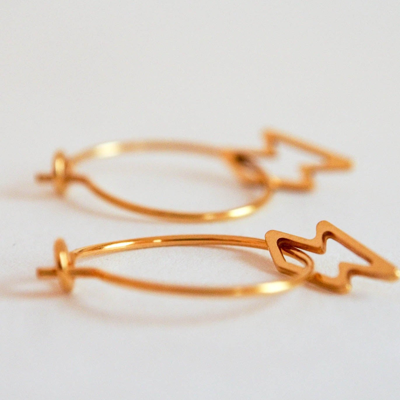 Adorabili Créoles Fines boucles créoles Étoiles 15 mm