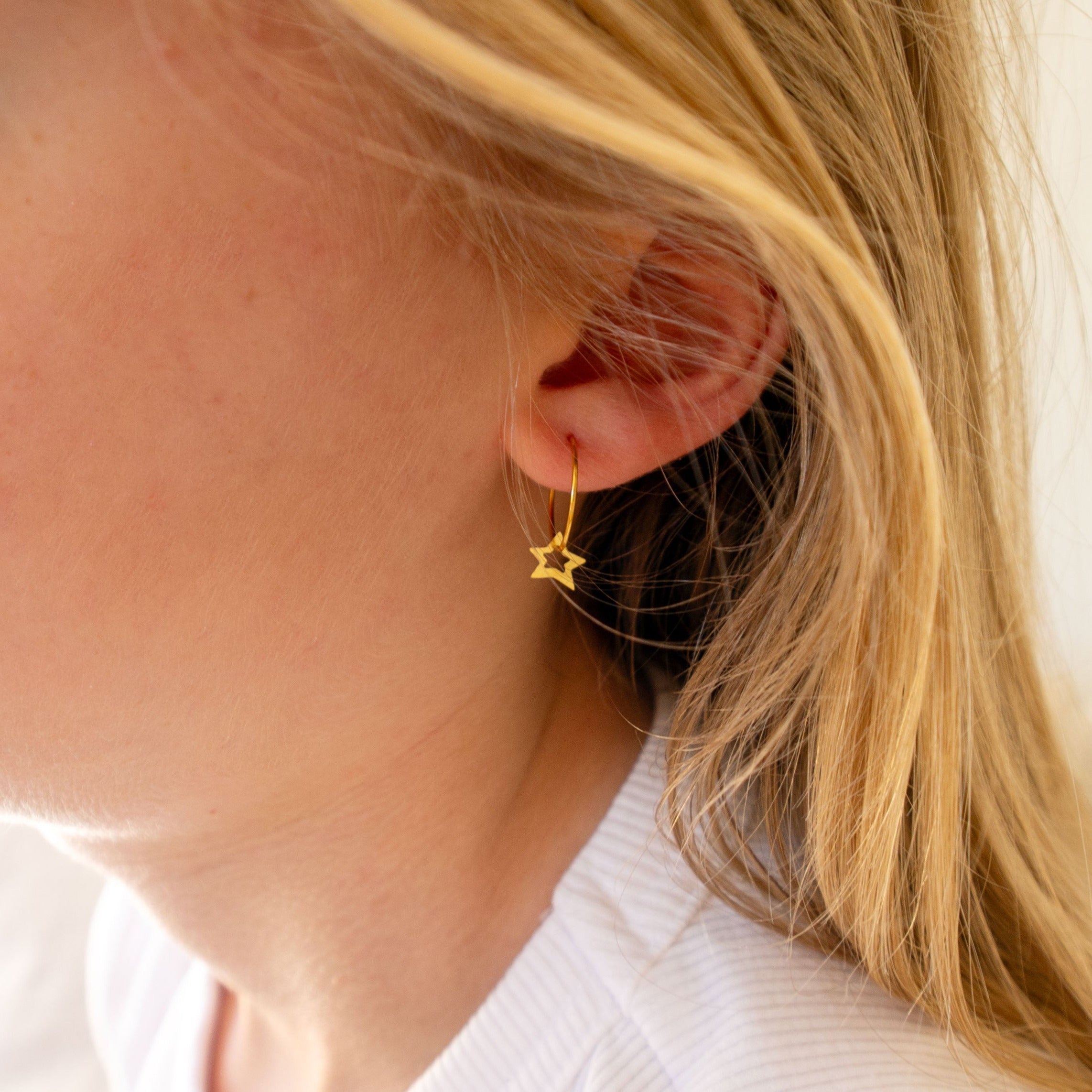 Adorabili Créoles Fines boucles créoles Étoiles 15 mm