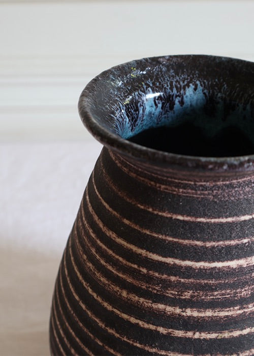 Aimée Aimer Vase Accolay bandes blanches noires céramique 21cm